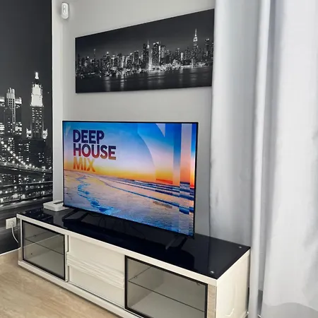 Adelina In 别墅 阿德耶