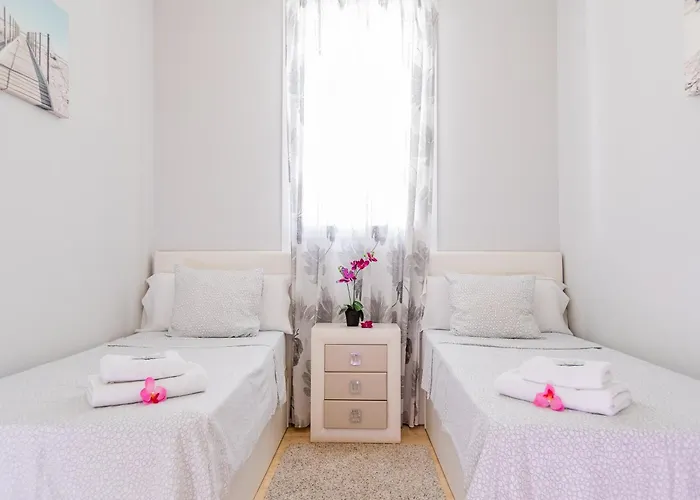 Adelina In Willa Costa Adeje (Tenerife)